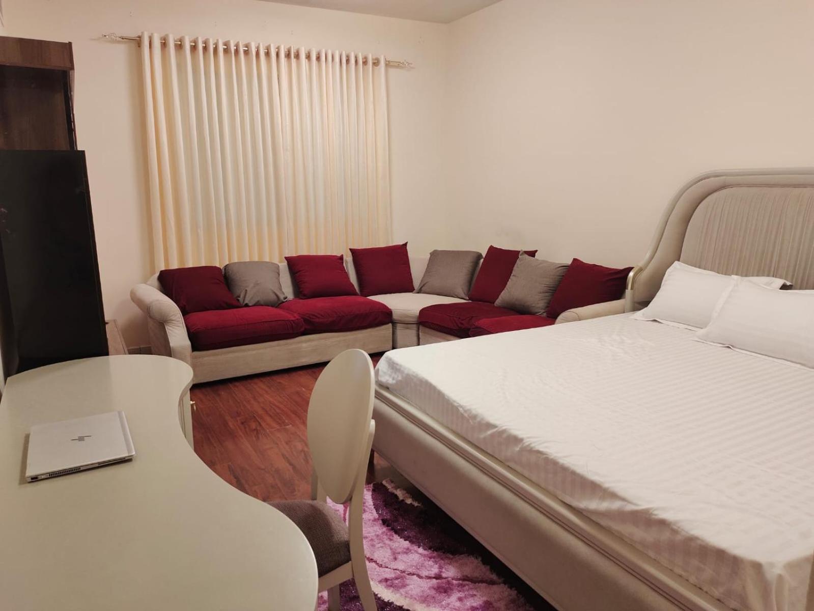 Arnim Suite - 3 Bedrooms Apartment Sharjah Exterior foto